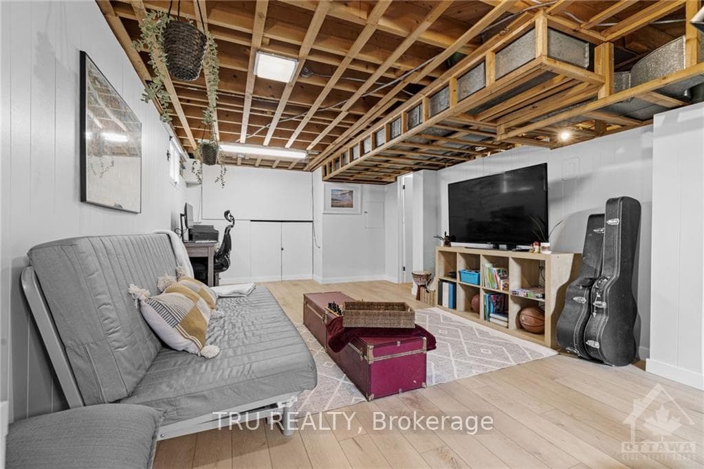 620 CLARKE Avenue photo 23