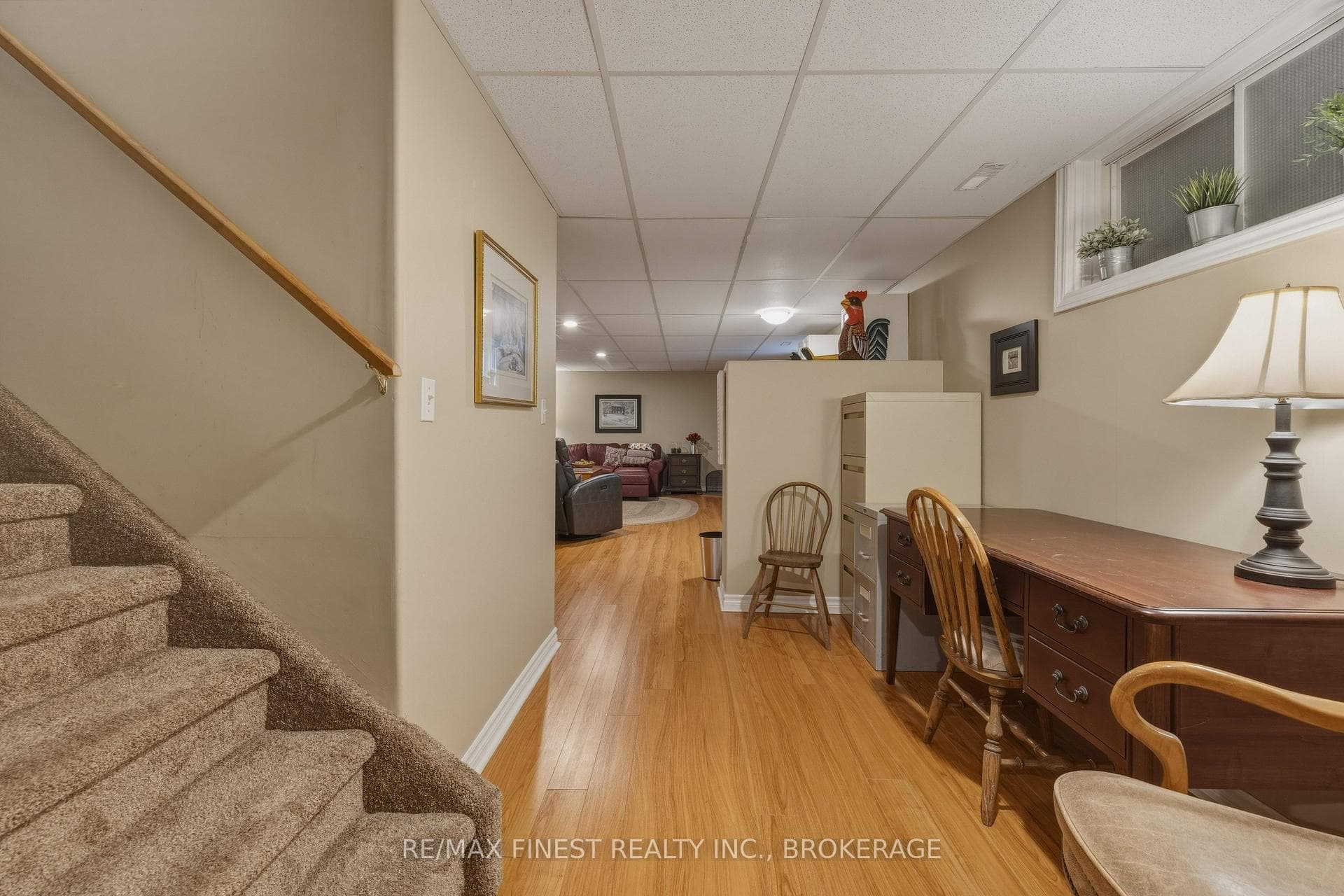 320 Friarhill Crescent photo 30