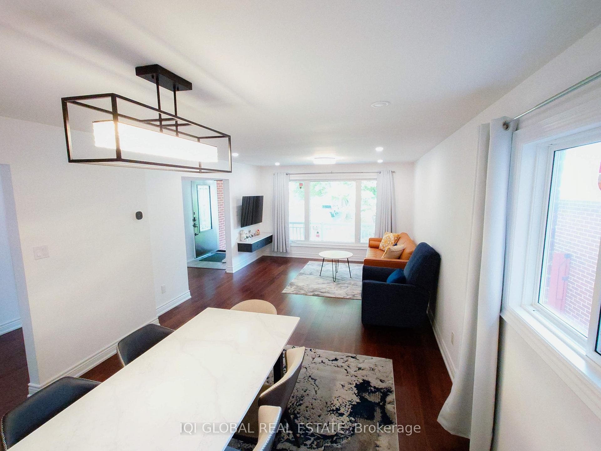 105 Empringham Crescent photo 3