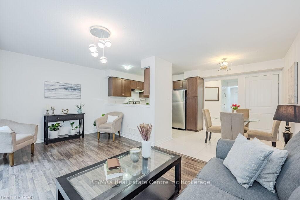 27 ARLINGTON Crescent photo 5