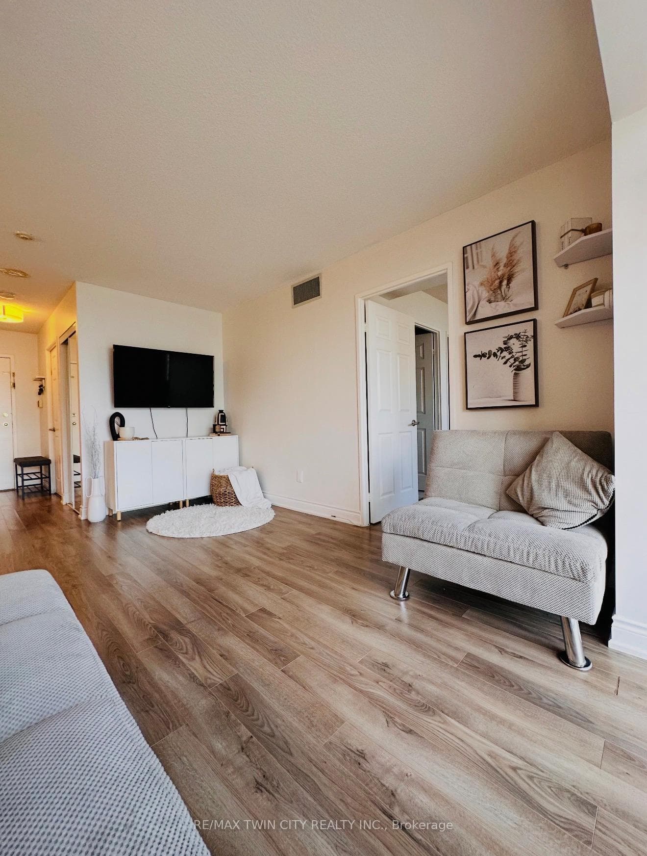 265 Enfield Place Unit 1801 photo 13