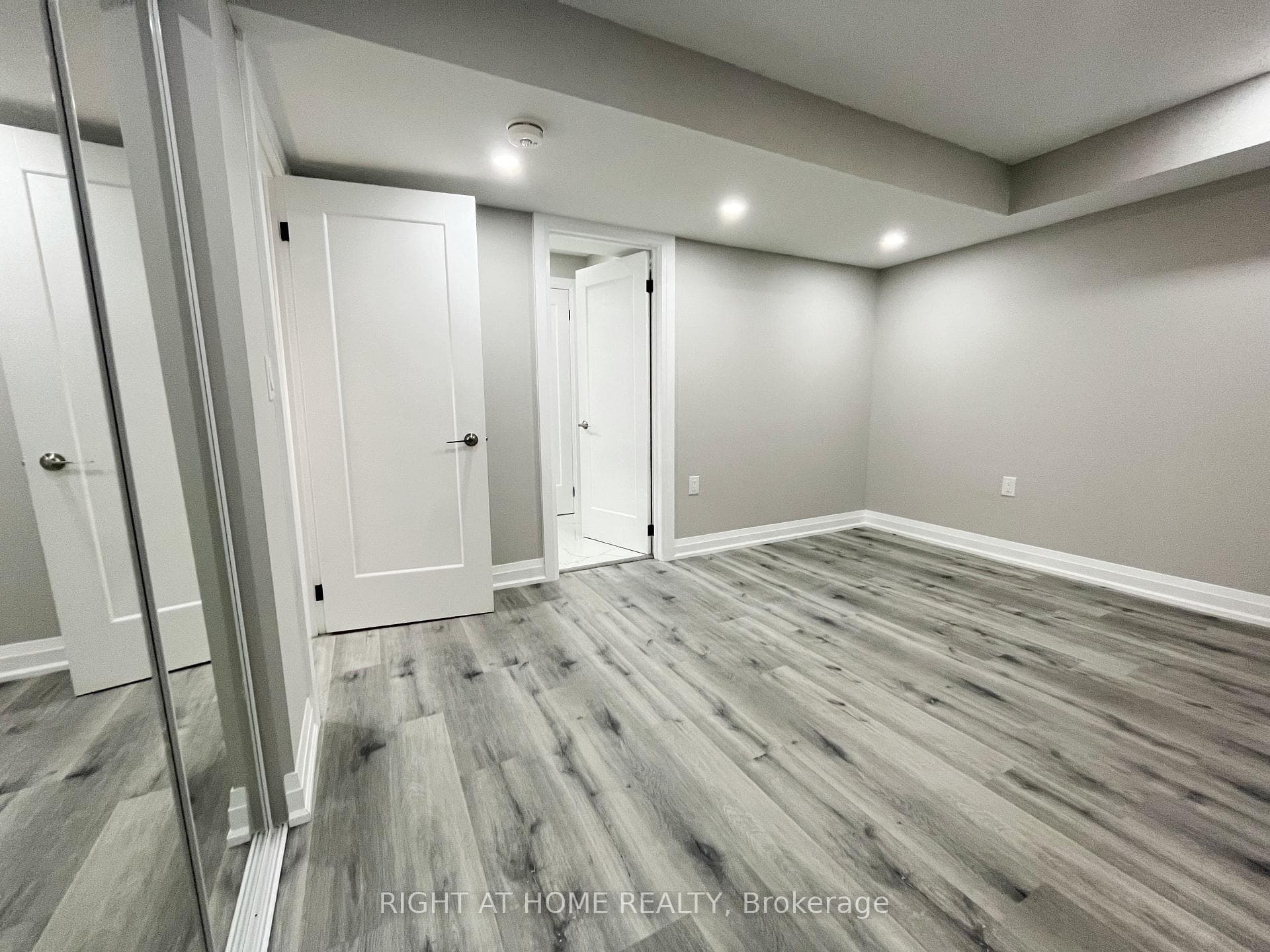 686 Hammond Street photo 7