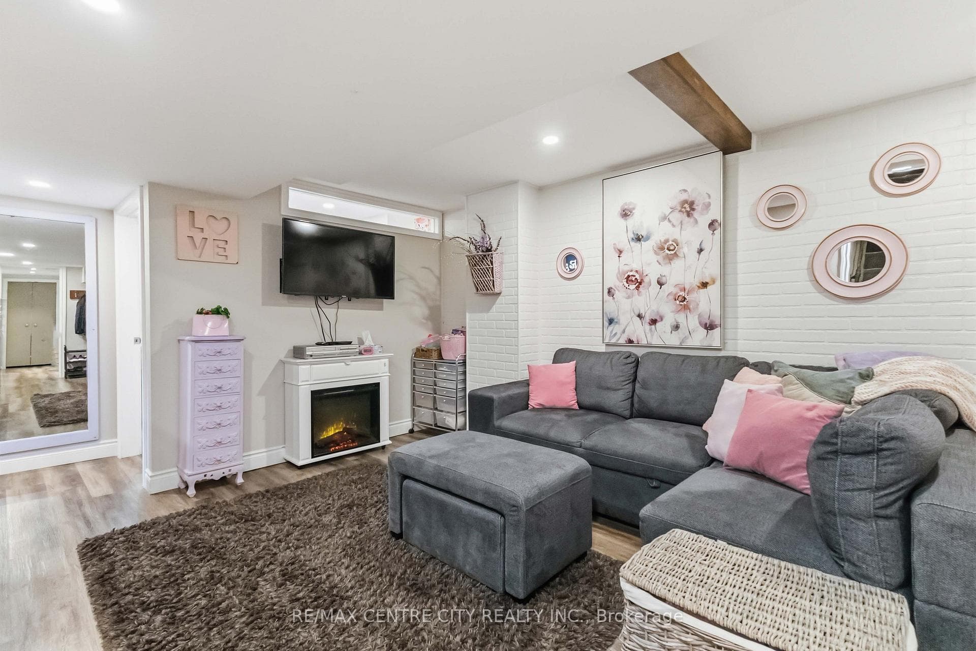 70 Brentwood Crescent photo 32