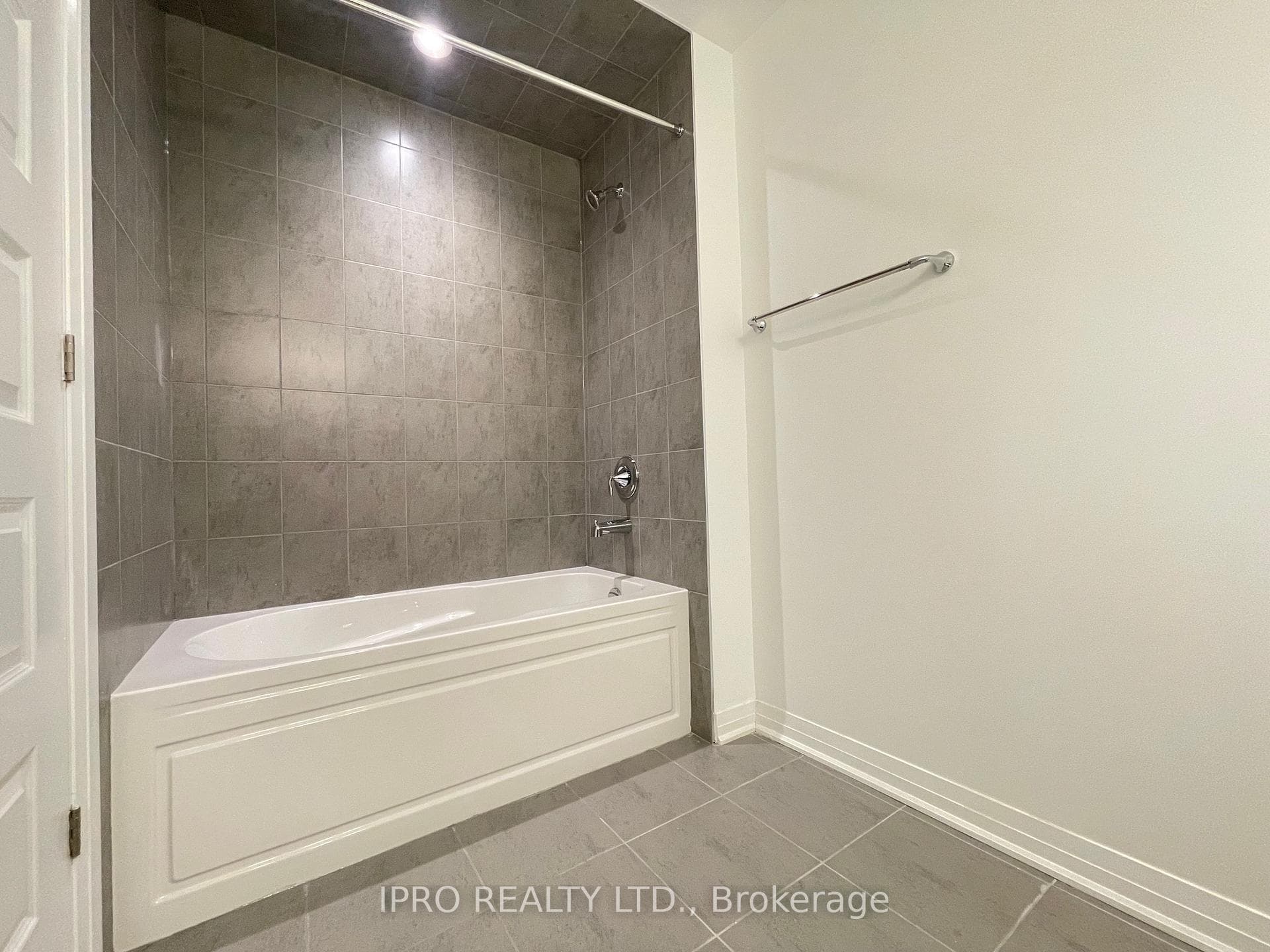 470 Gordon Krantz Avenue Unit 521 photo 14