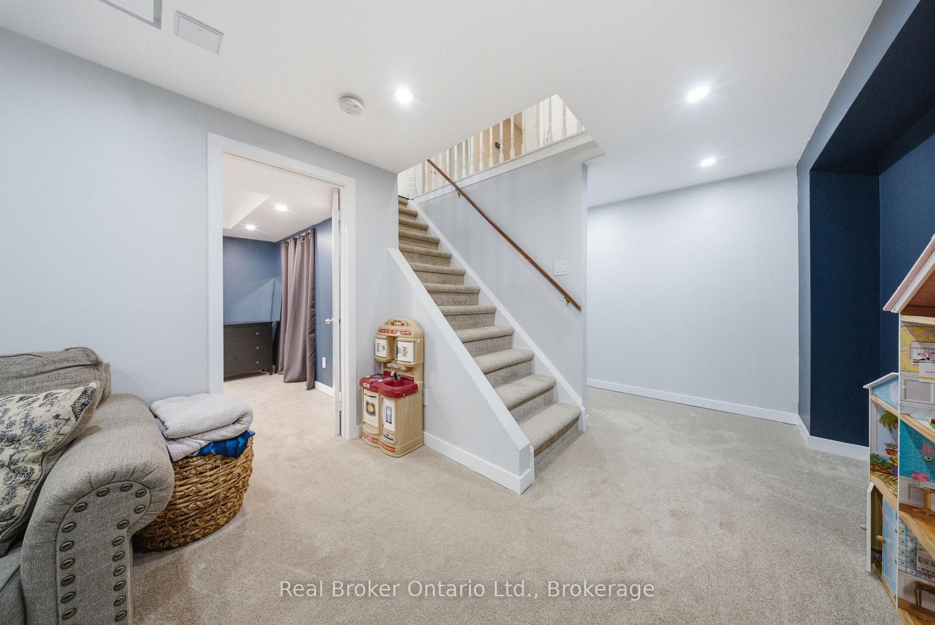 58 Leacock Avenue photo 29