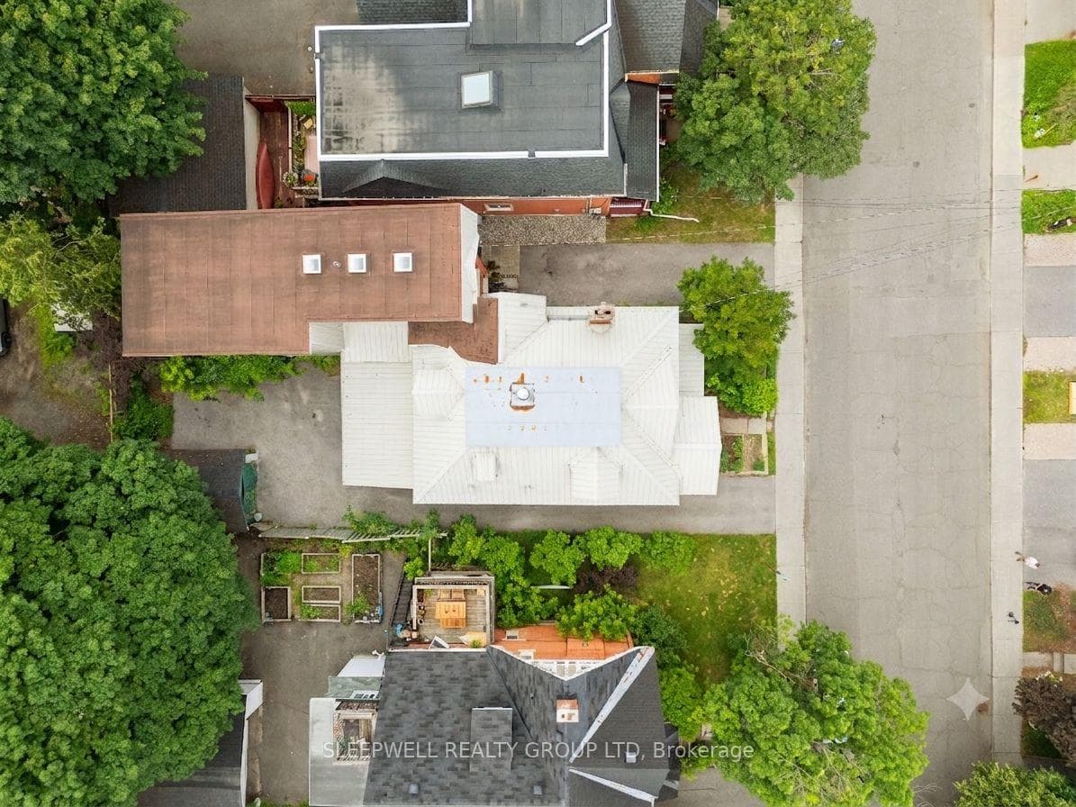 86 Fourth Avenue photo 22