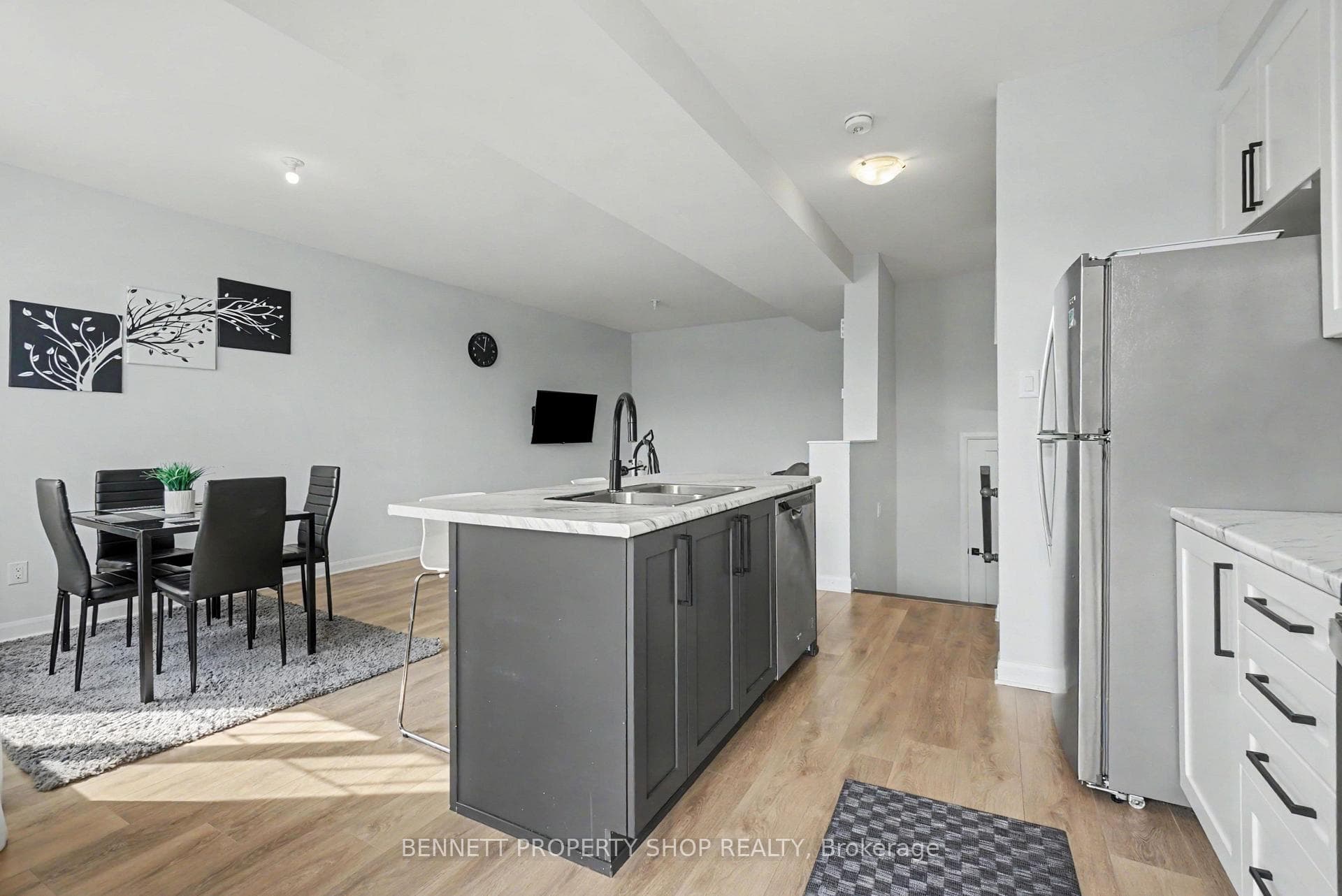 127 Attwell Private photo 8