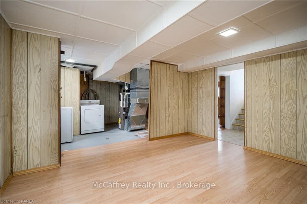25 SUNSET Crescent photo 31