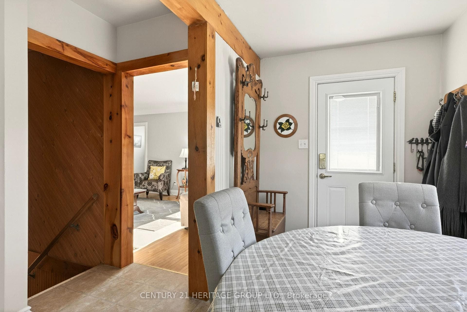 944 Garth Street photo 9