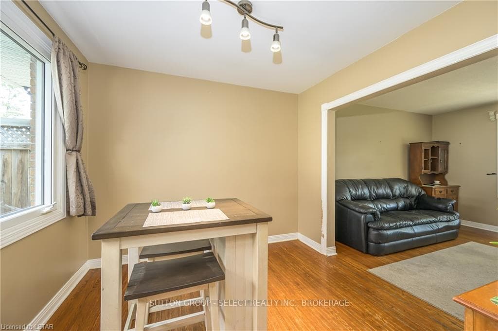 149 GLENBURNIE Crescent photo 7