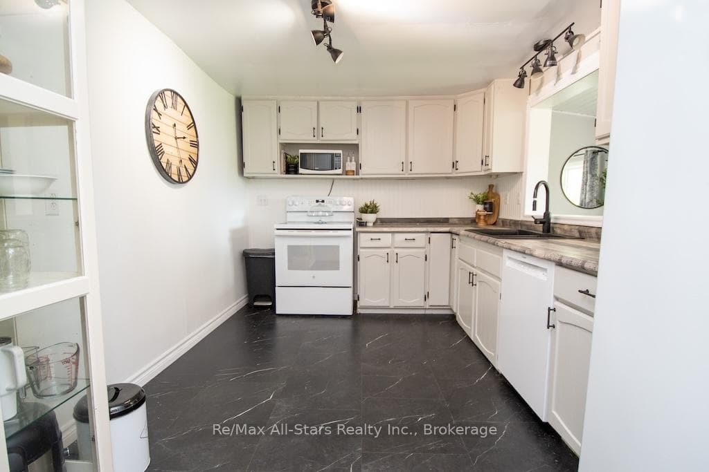 9 Riverside Drive photo 16