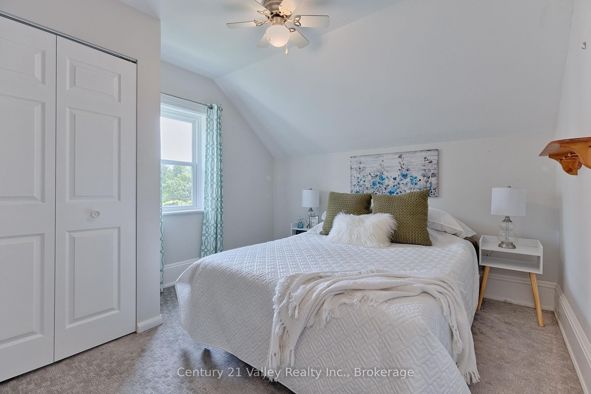 199 Bonnechere Street photo 25