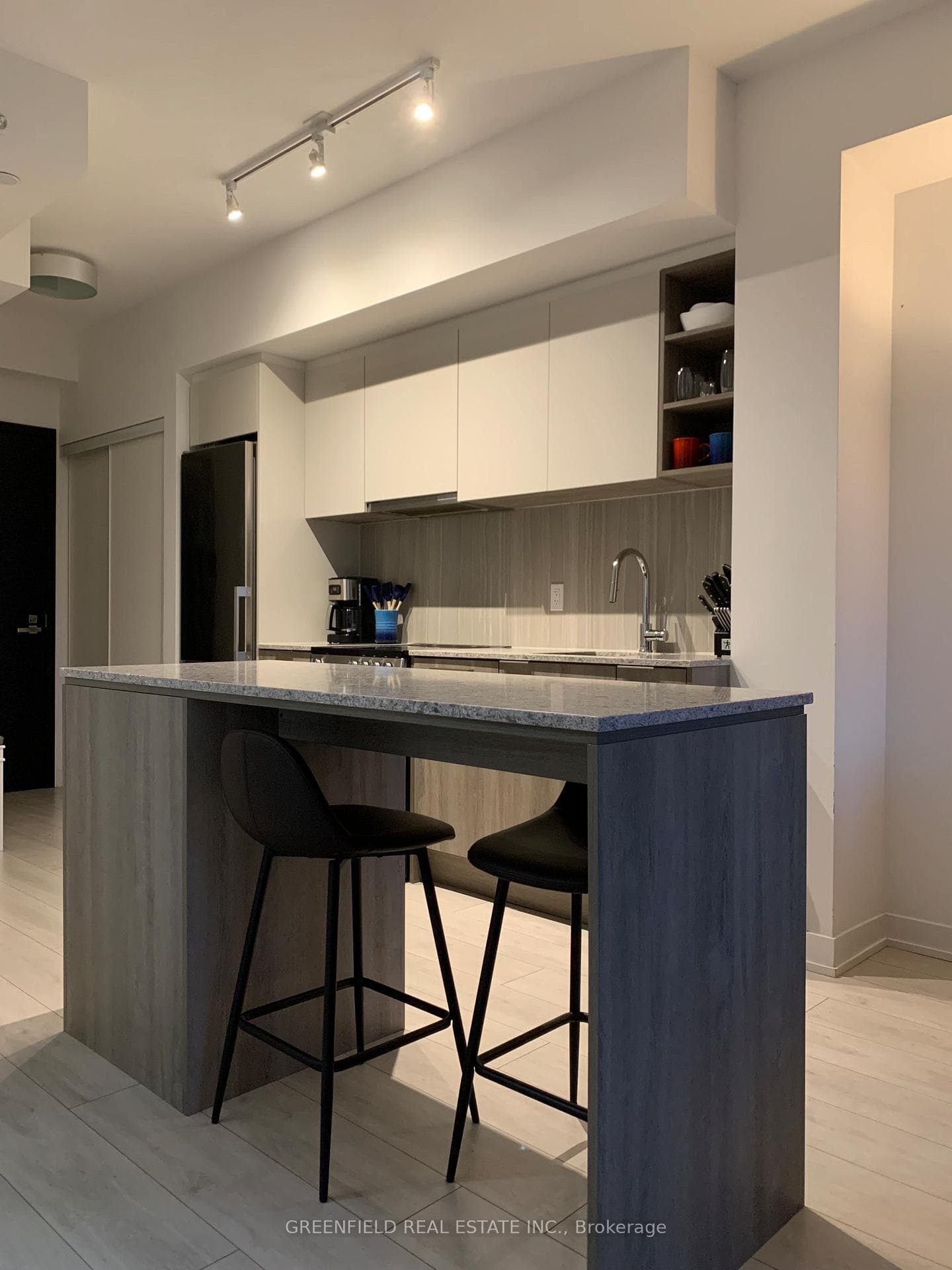 31 Tippett Road Unit 903 photo 3