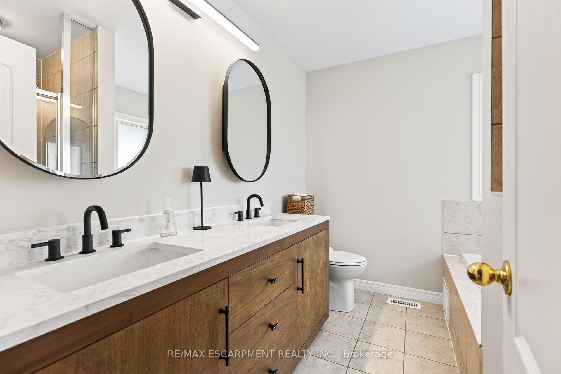 16 Watercliff Place photo 32