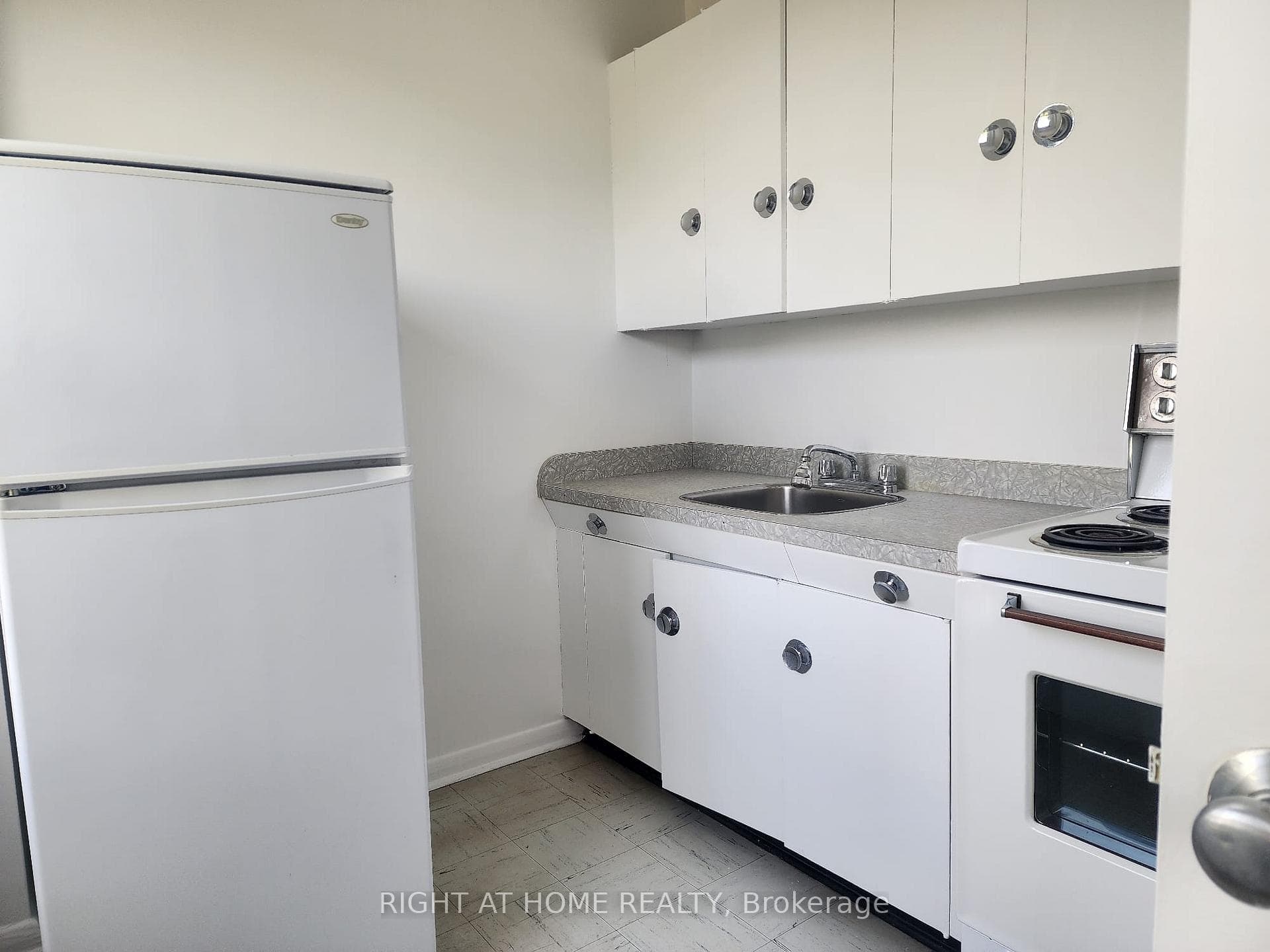 660 Eglinton Avenue Unit 311 photo 9