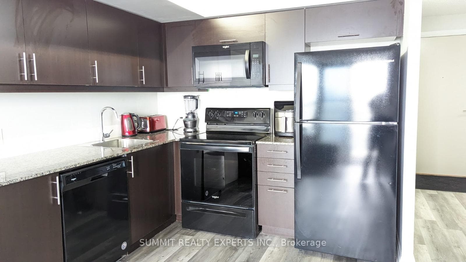 30 Meadowglen Place Unit 2103 photo 3