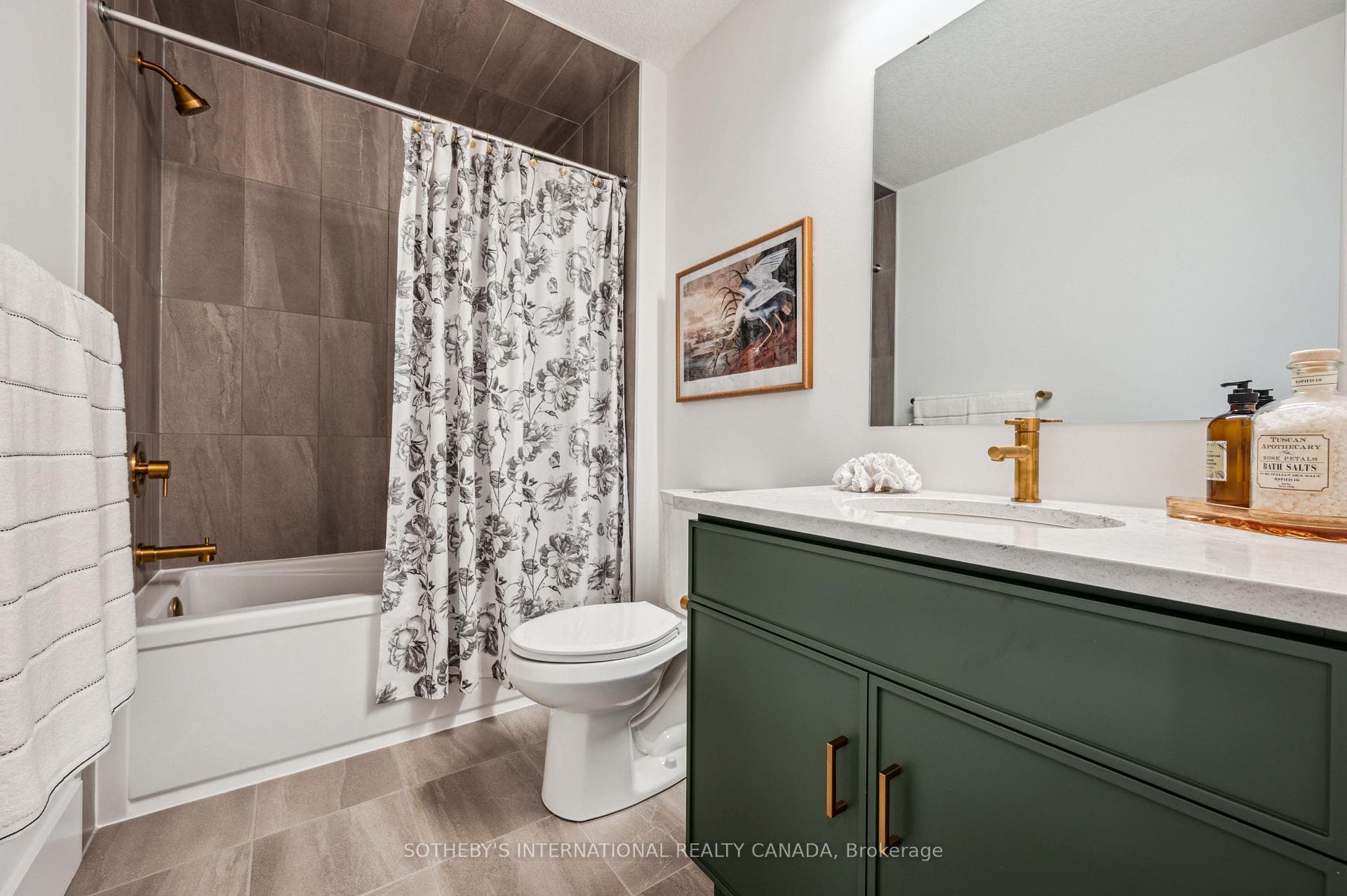 629 Anton Crescent photo 23
