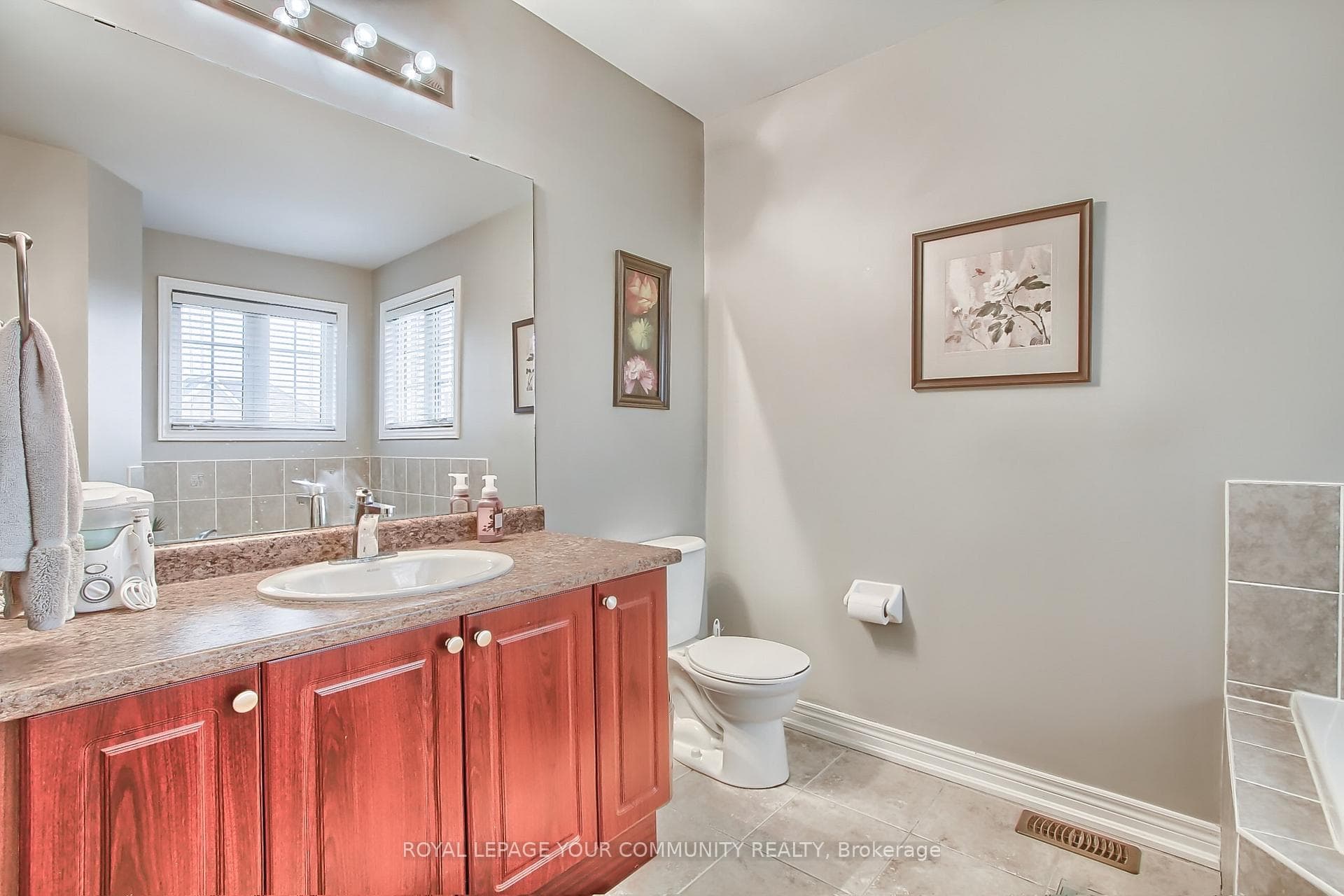 30 Violet Avenue photo 30