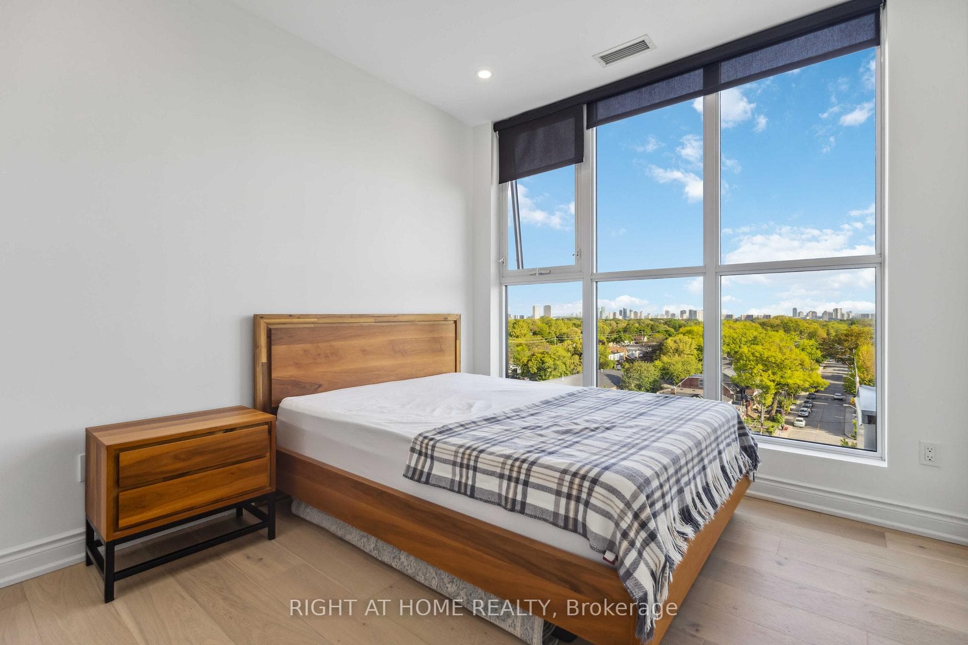 2301 Danforth Avenue Unit PH801 photo 10