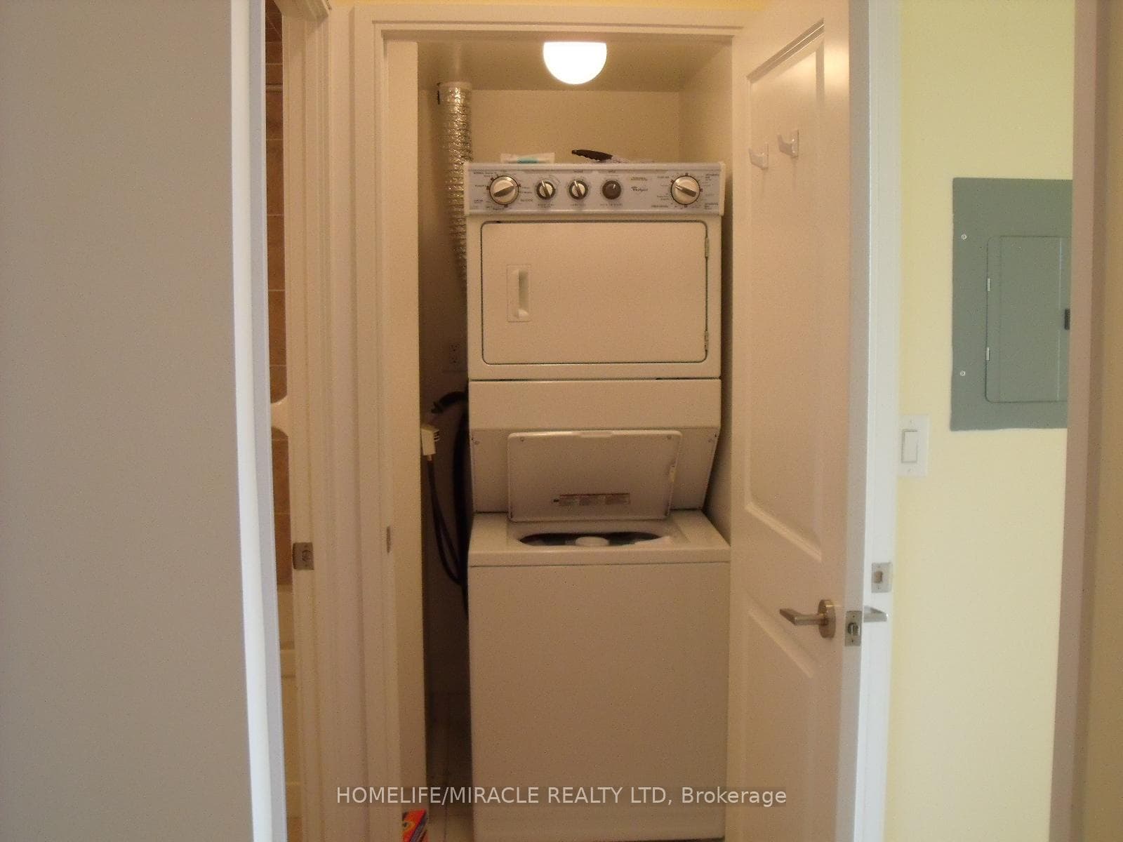 80 Absolute Avenue Unit 904 photo 13