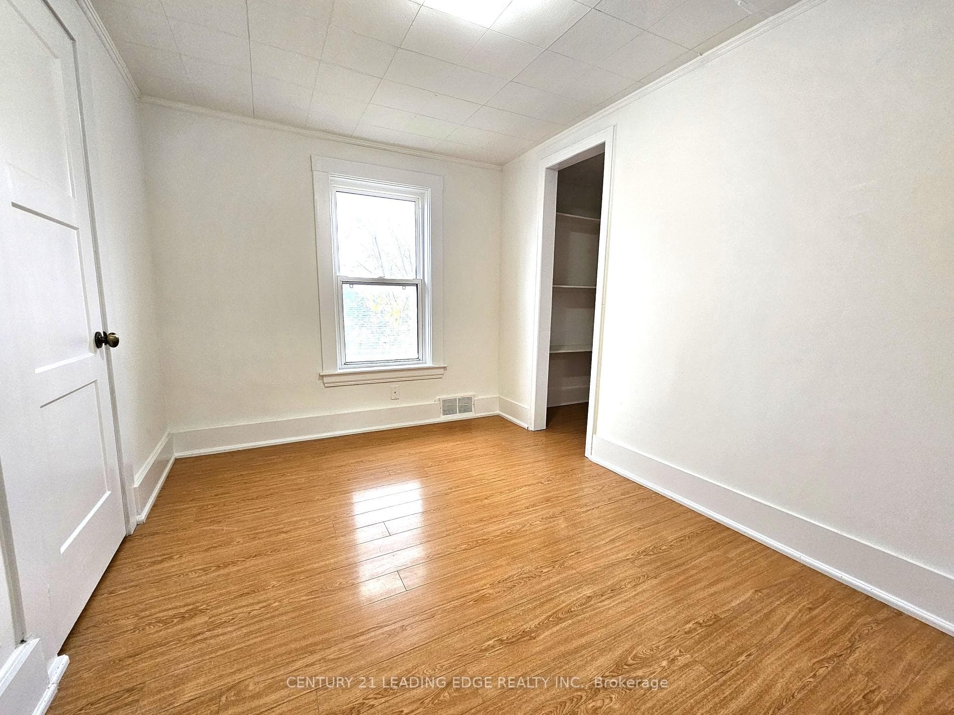 399 The Queensway South N/A photo 11
