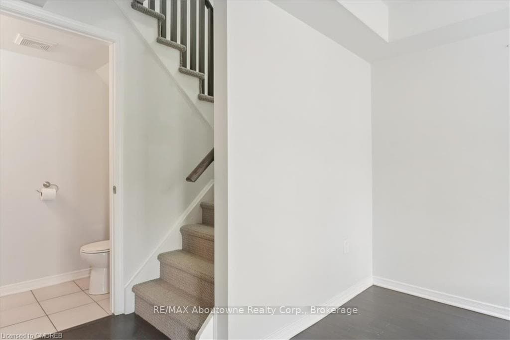 2441 GREENWICH Drive Unit 121 photo 8