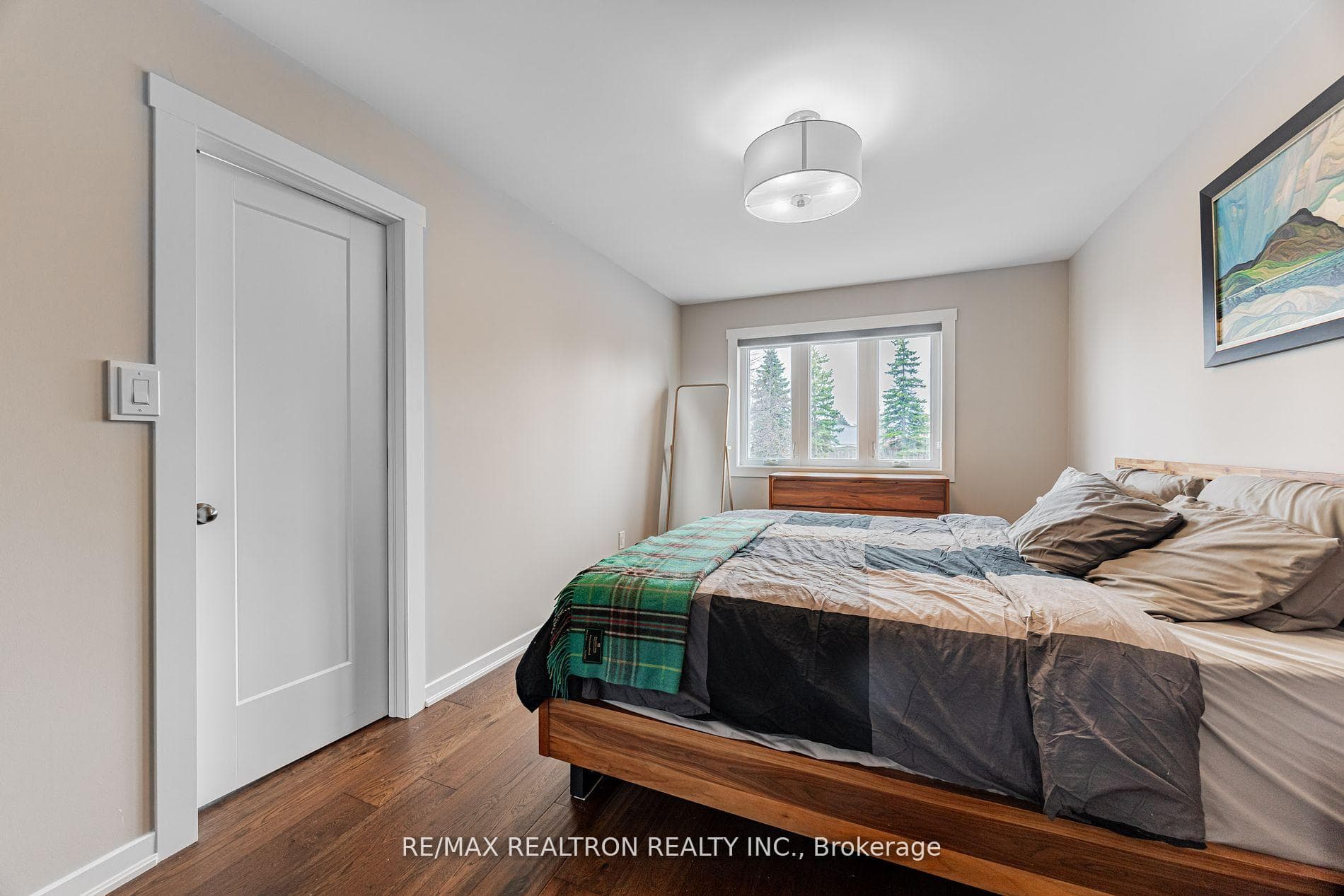 533 Carberry Street photo 23