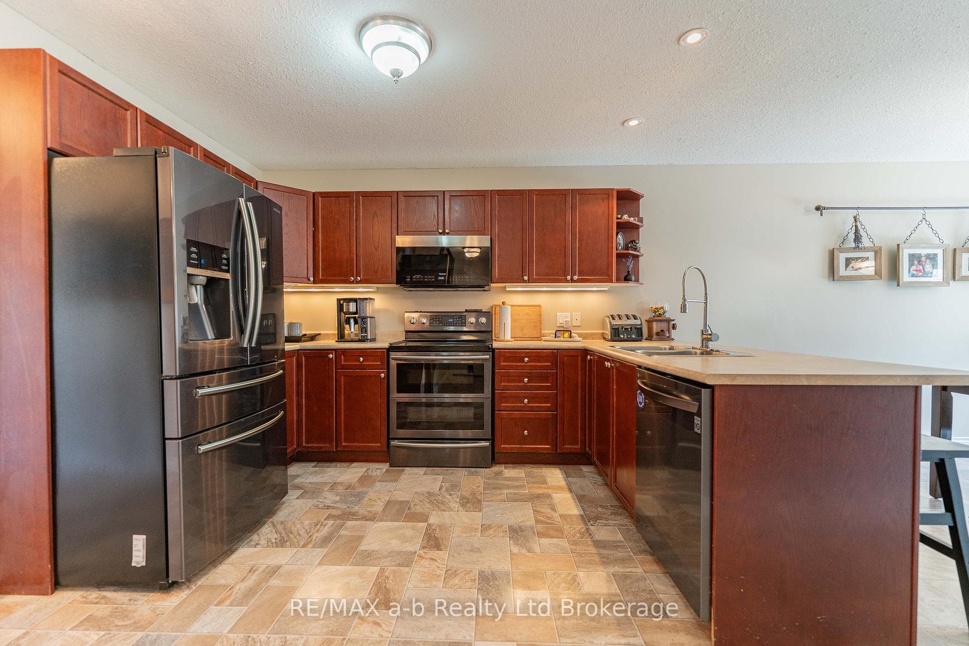 9 Langrell Avenue photo 6
