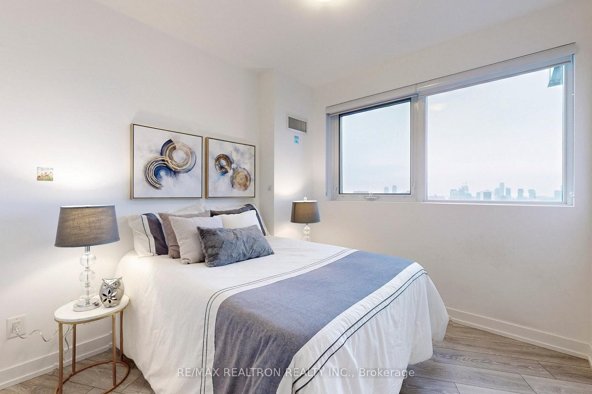 159 Wellesley Street Unit 908 photo 19