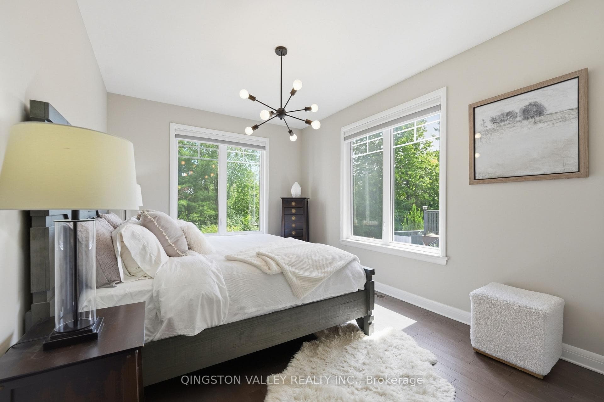 198 Escarpment Crescent photo 21