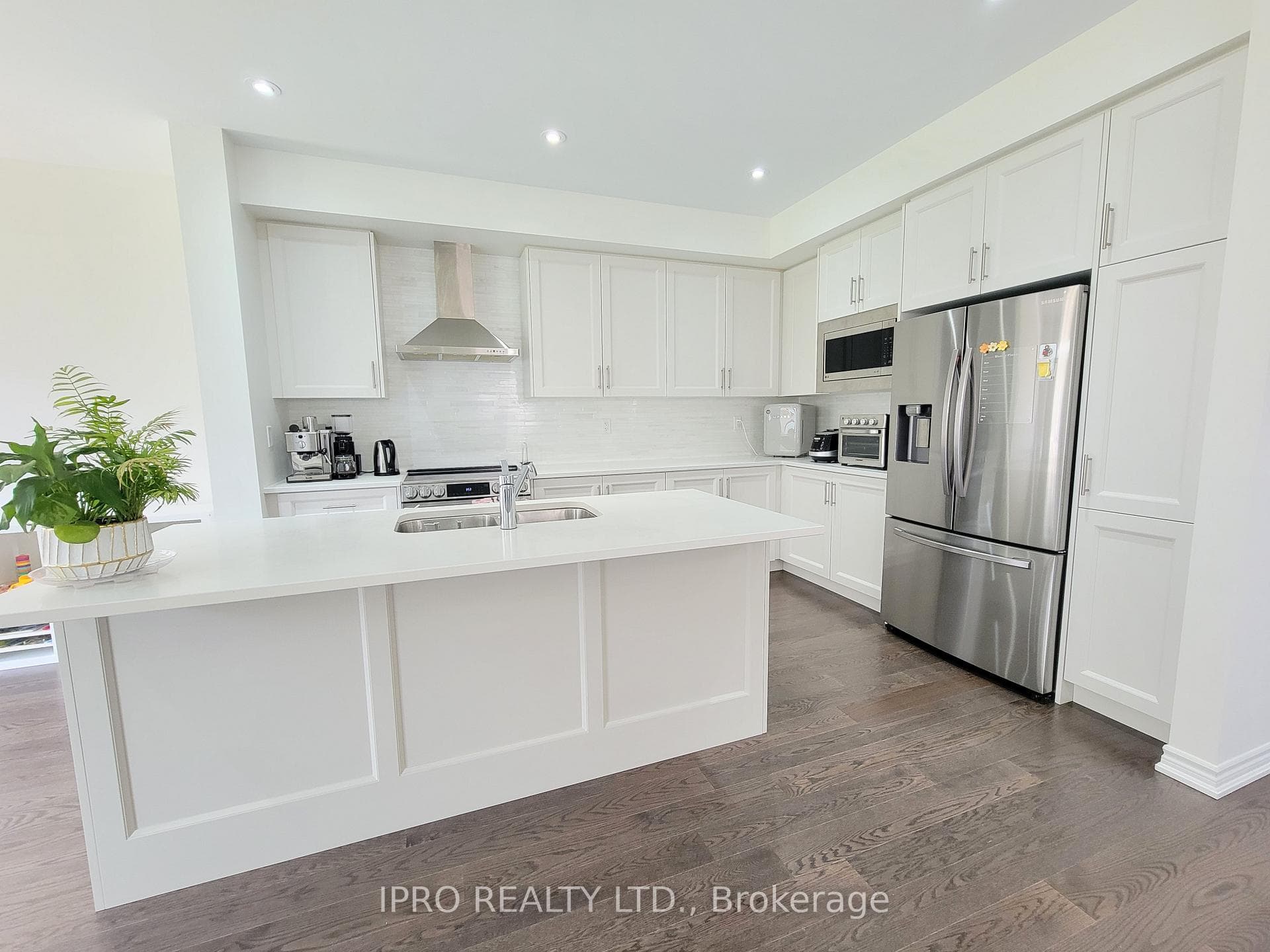 471 Bergamot Avenue photo 7
