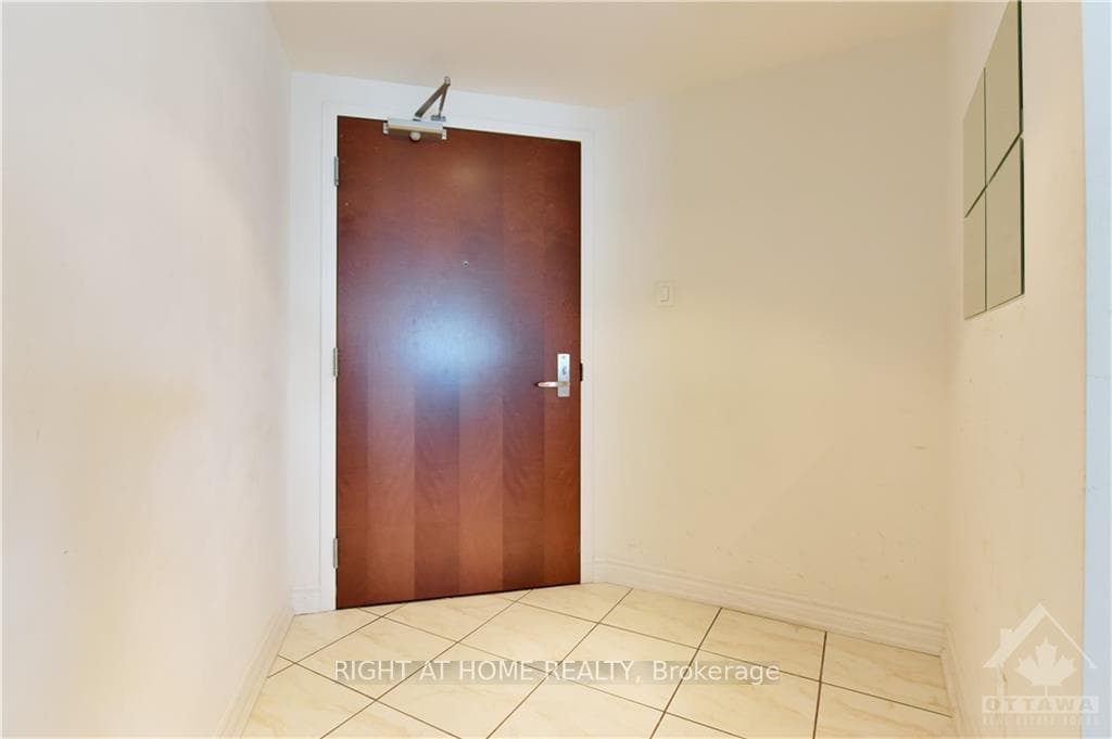 234 RIDEAU Street Unit 1608 photo 4
