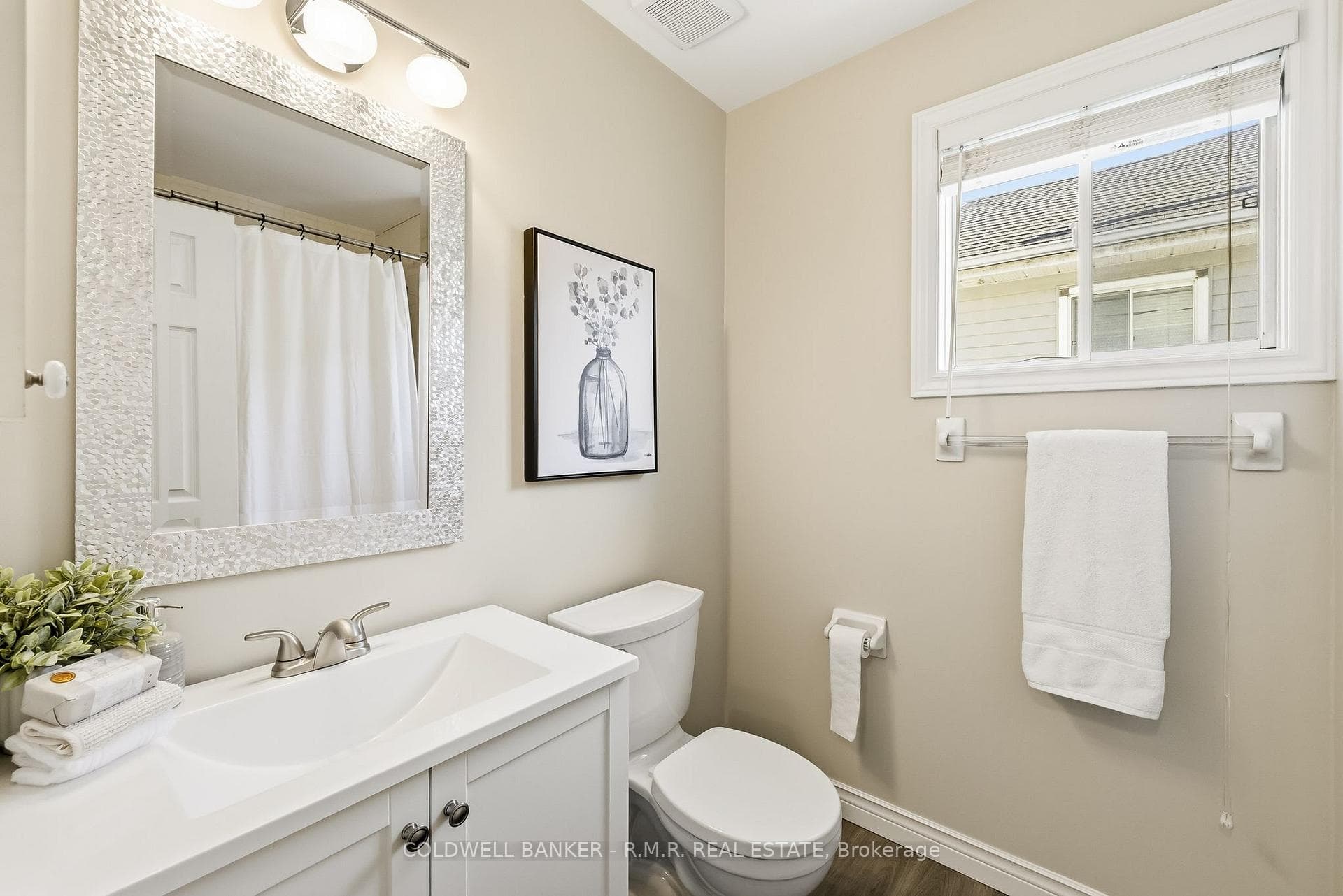 105 Brownstone Crescent photo 36