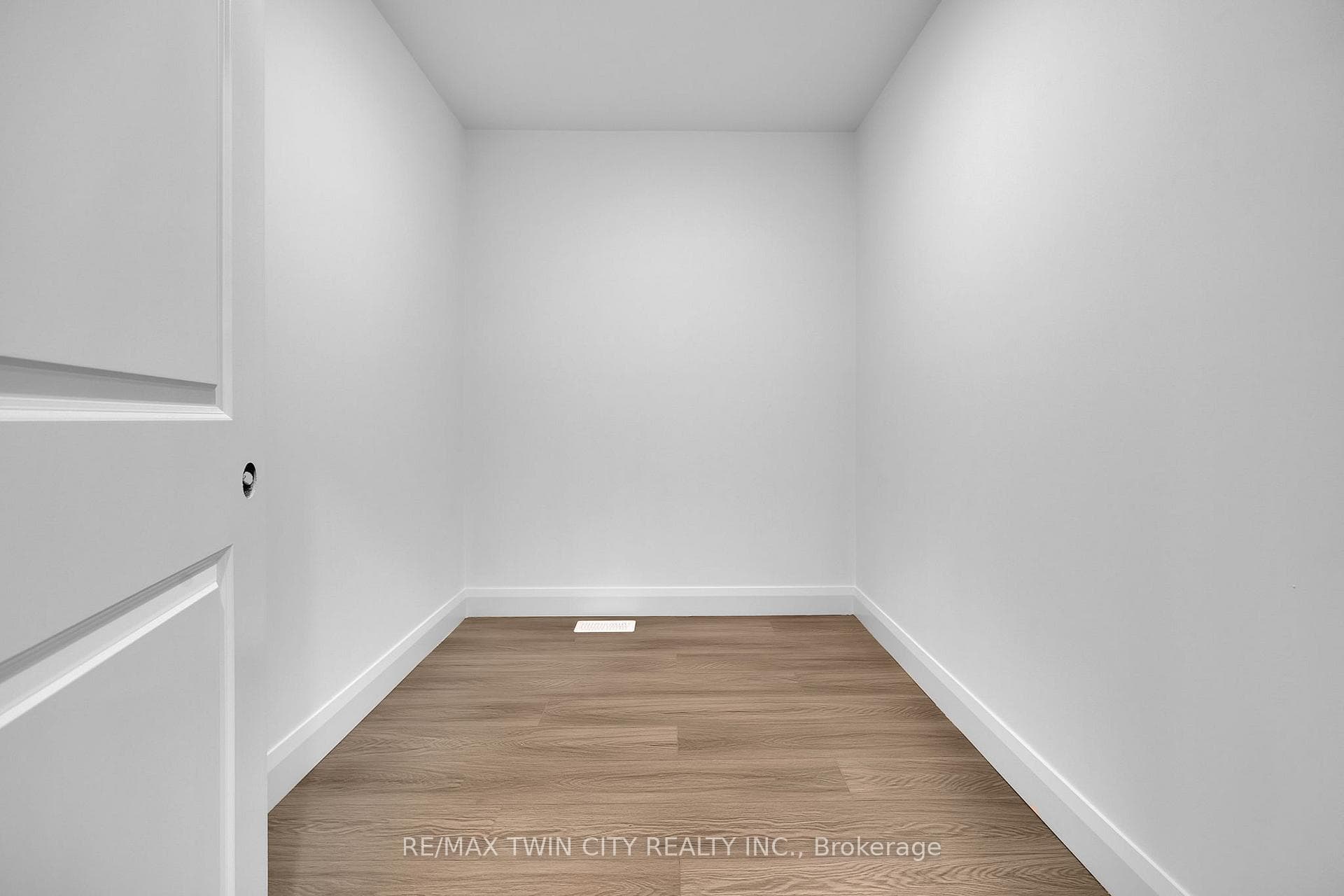 44 Lowell Street photo 18