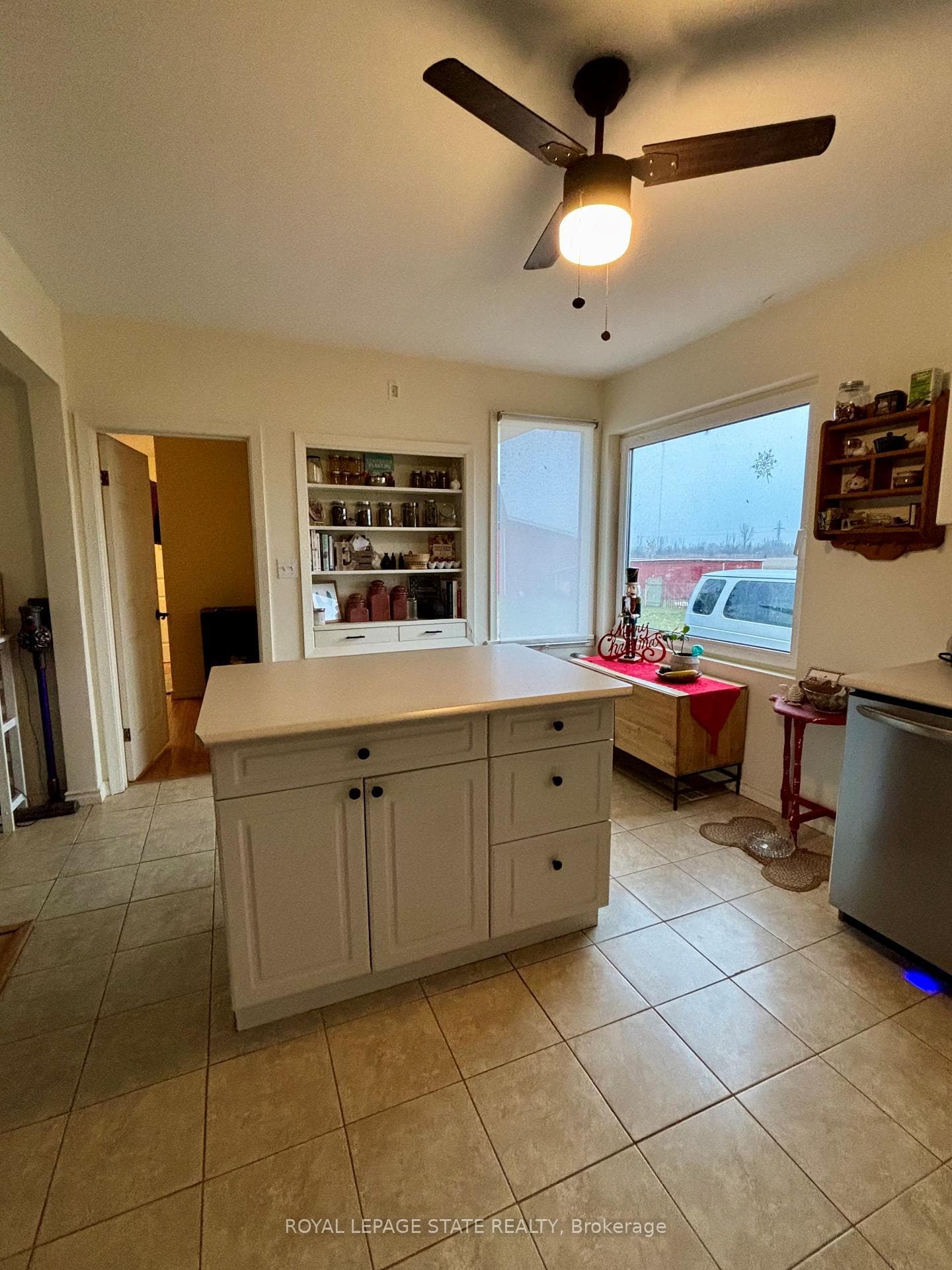 4195 John Street photo 14