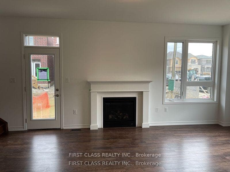 1400 mockingbird Square photo 3