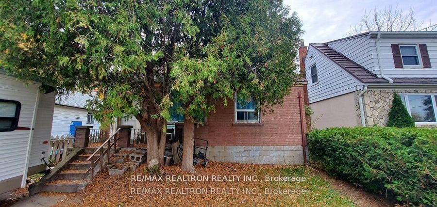 101 Harewood Avenue photo 2