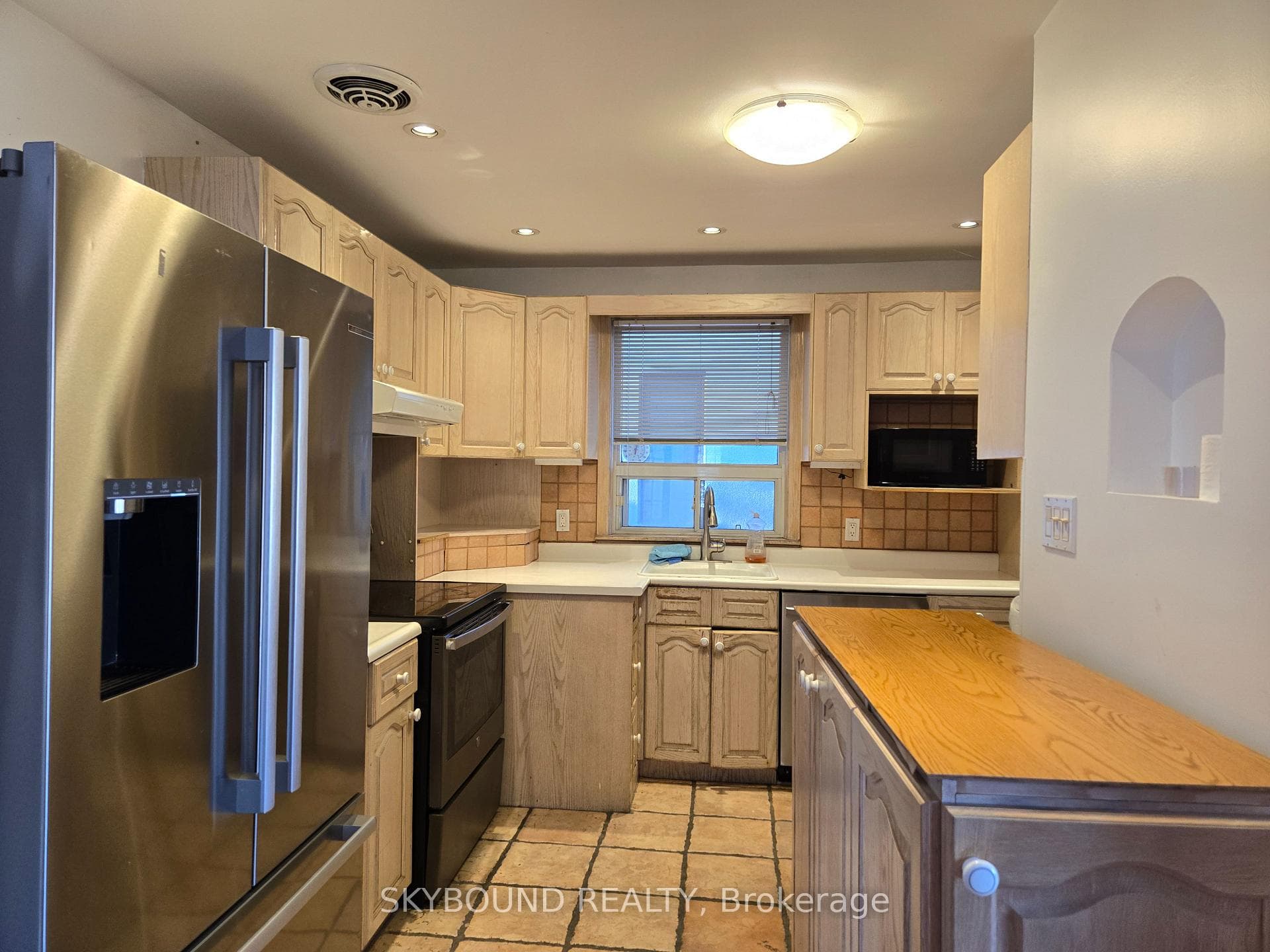 68 Monkton Avenue photo 28