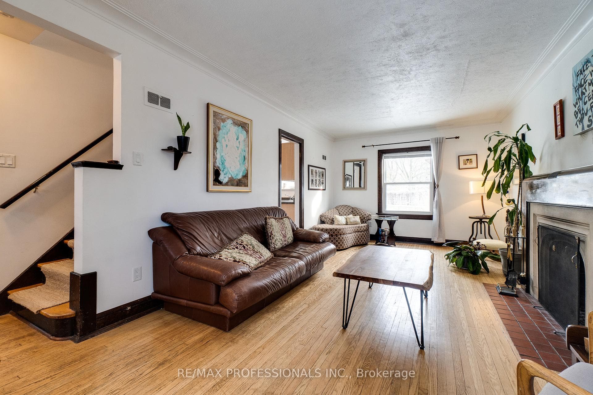 225 Bridgeport Road photo 9