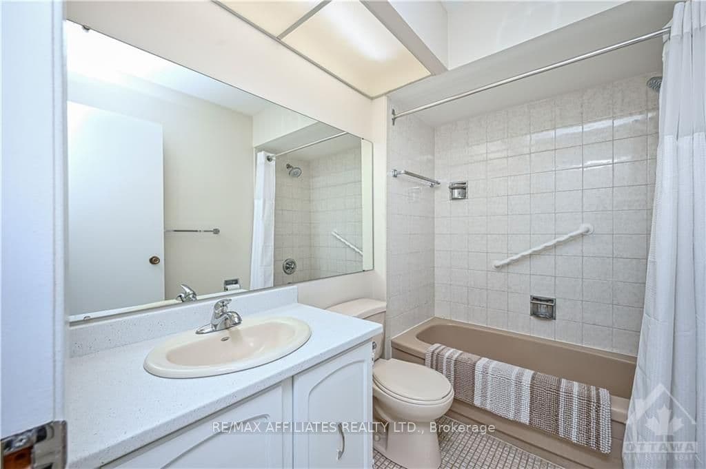 121 LARKIN Drive photo 22
