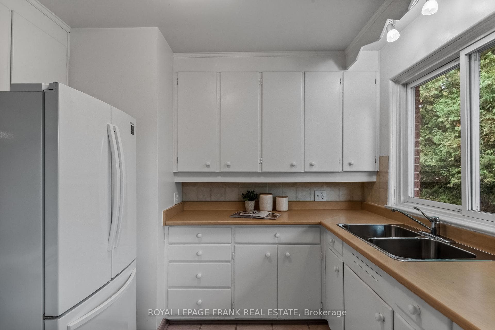 84 Chestermere Boulevard photo 12