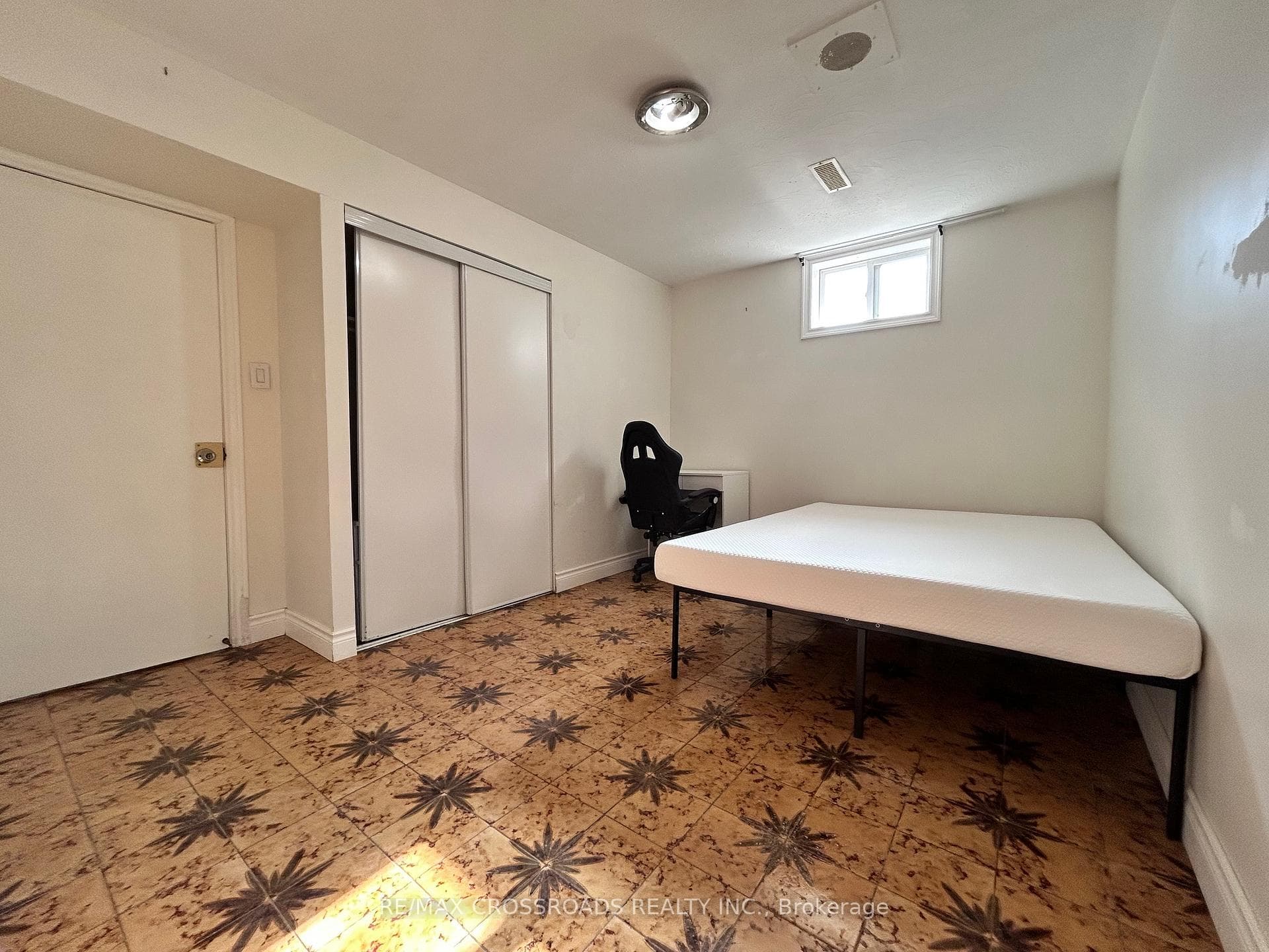 62 Navaho Drive Unit Lower level photo 16