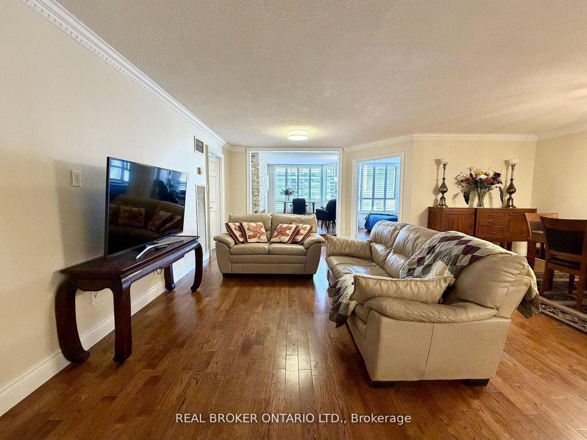 130 Carlton Street Unit 602 photo 7