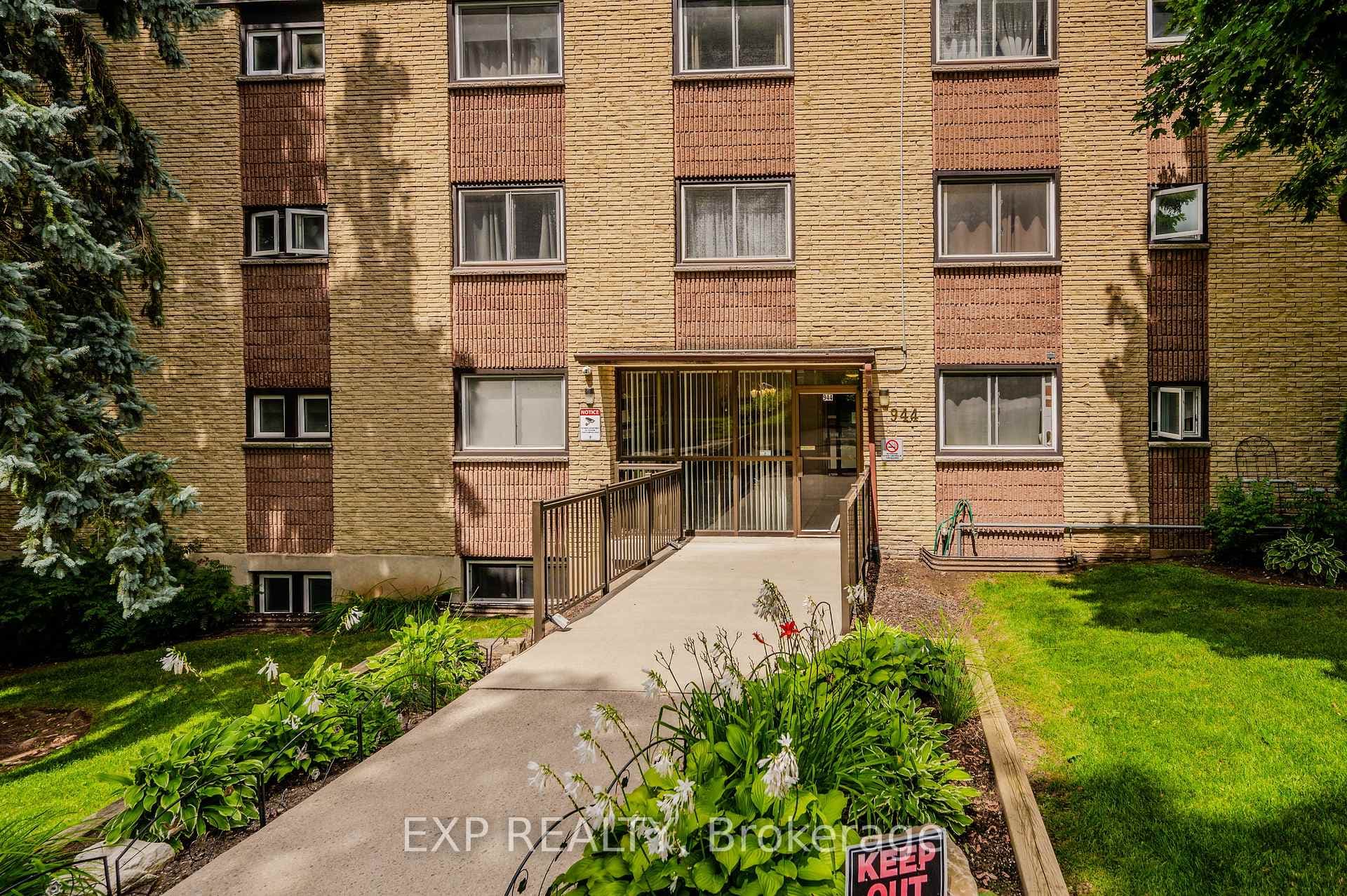 944 Caledonian View Unit 305 photo 10