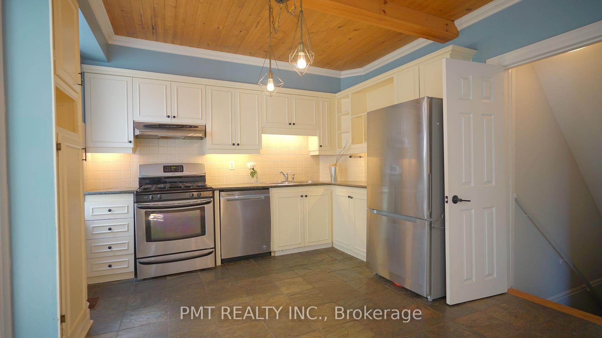 31 Burgess Avenue photo 8