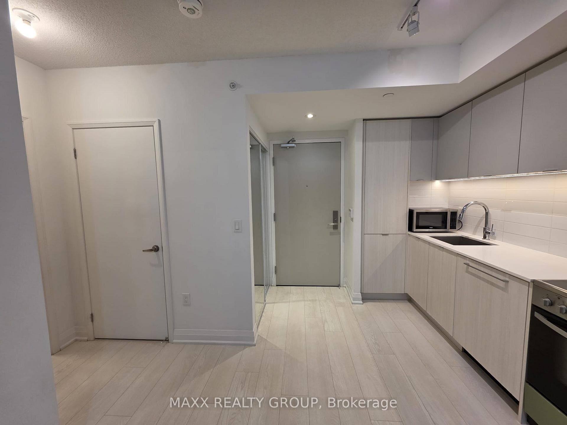 30 Gibbs Road Unit 1804 photo 6