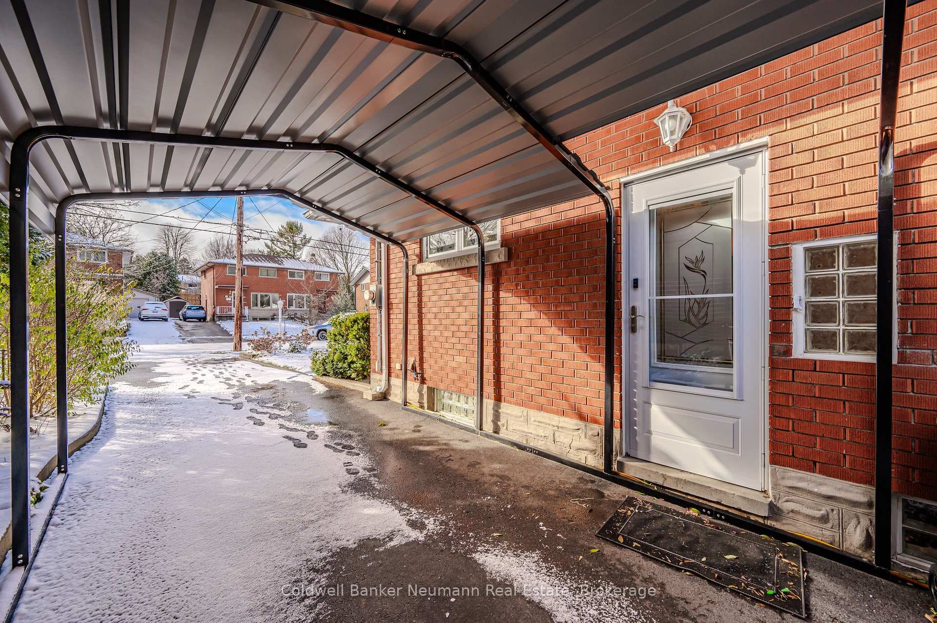 104 Dumbarton Street photo 3