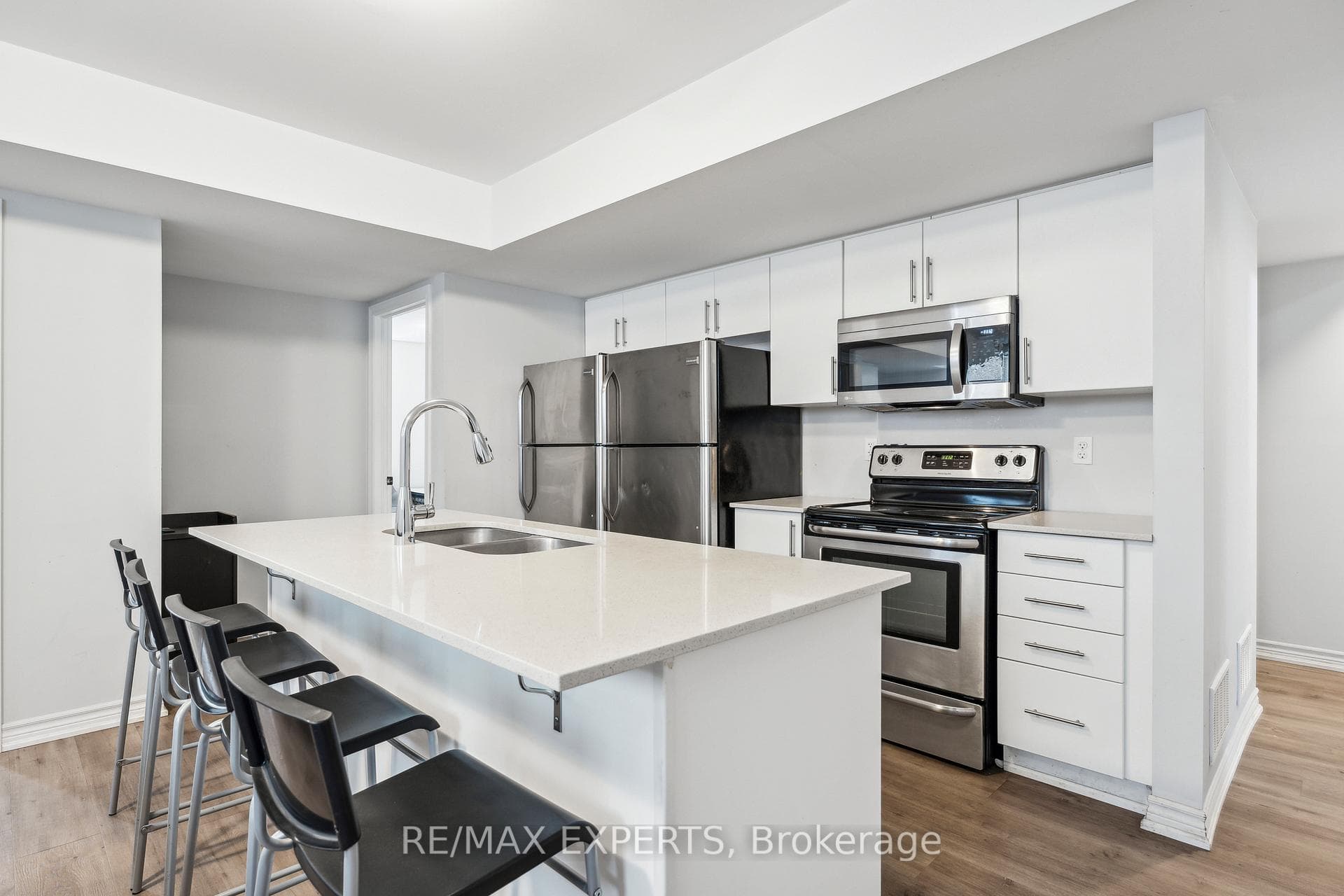 246 Penetanguishene Road Unit 13 photo 17