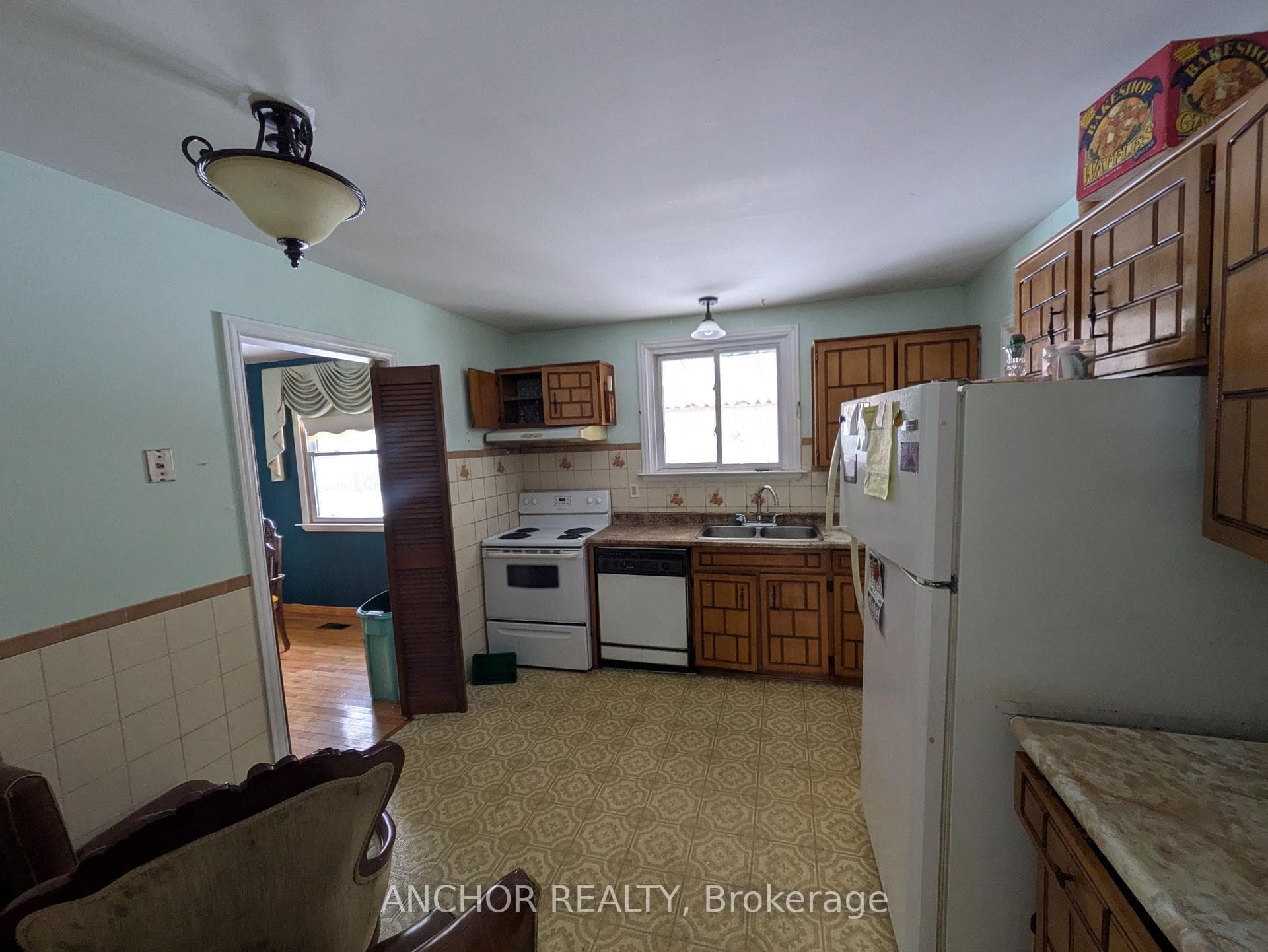 584 Nottinghill Road photo 4