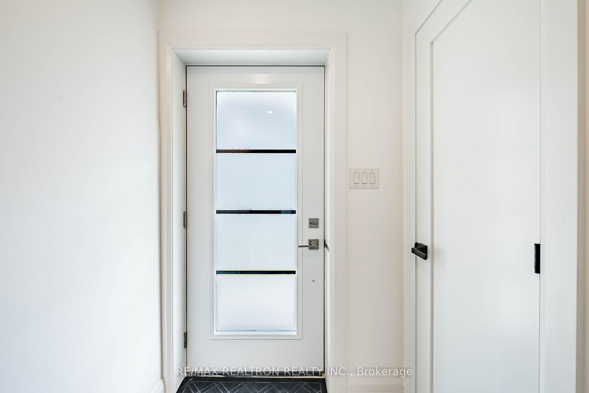 230 Boon Avenue Unit Laneway photo 4